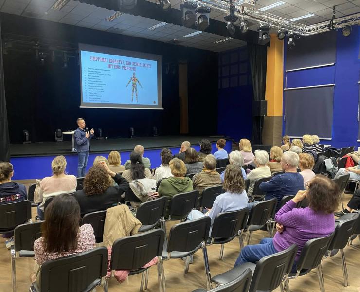 Druskininkų jaunimo užimtumo centre vyko Domanto Nedzinsko paskaita ,,Kaip per mitybą atpažinti organizmo sutrikimus?”,